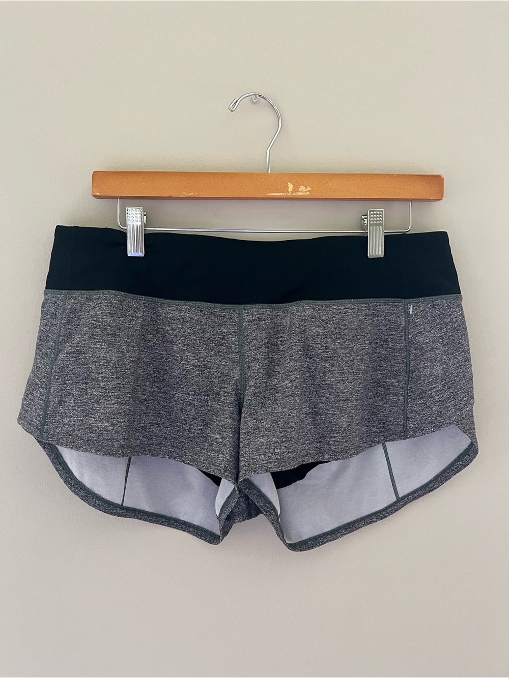 Lululemon Women's Speed Up Shorts Size 10 Heathered Gray Lined Running Shorts